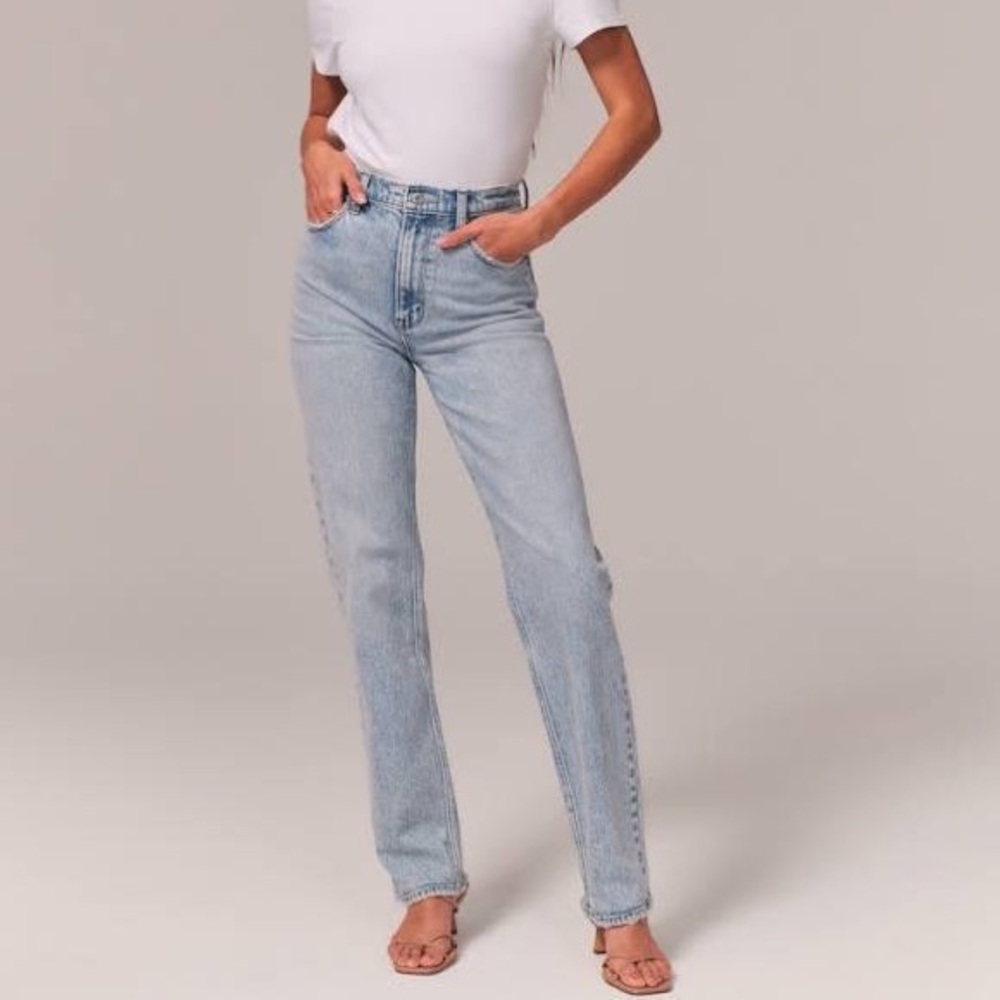 Abercrombie Curve Love 90s Ultra High Rise 90s Straight Jean 28/6L